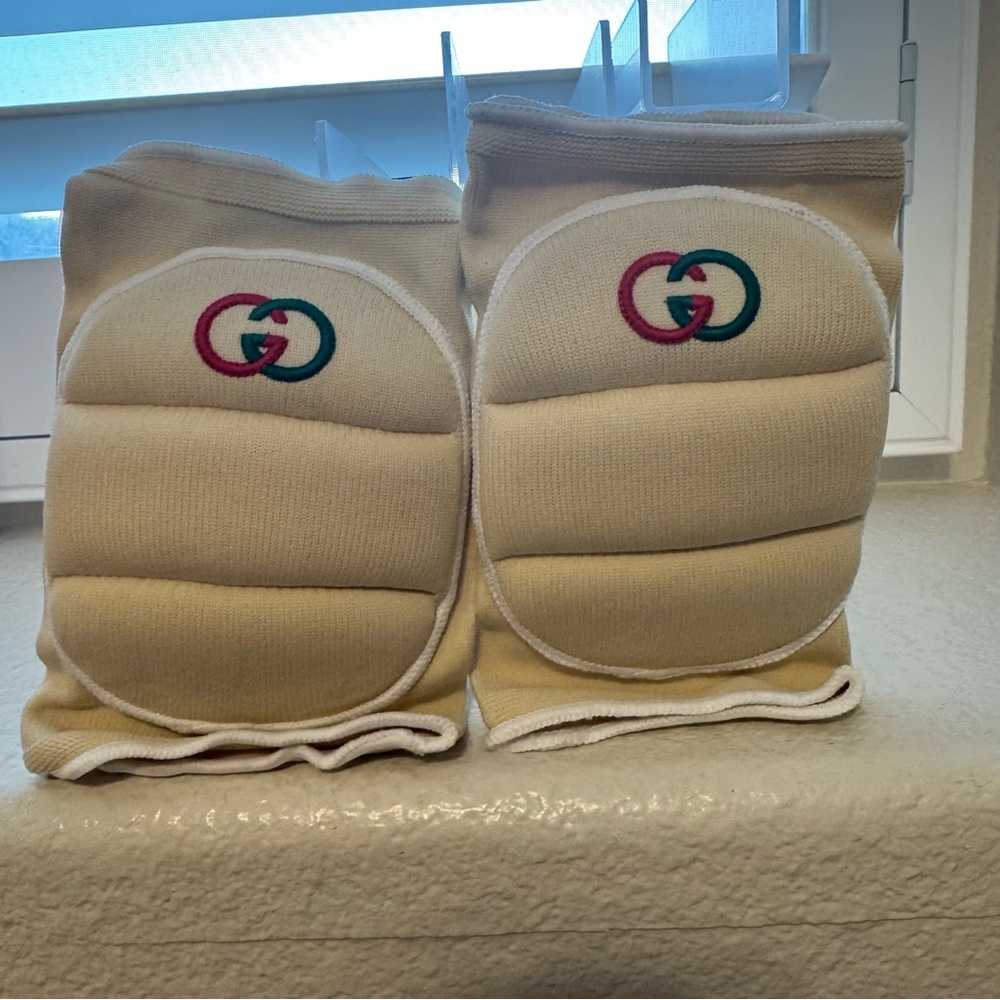 Gucci Beige Knee Pads size m new - Picture 2 of 8